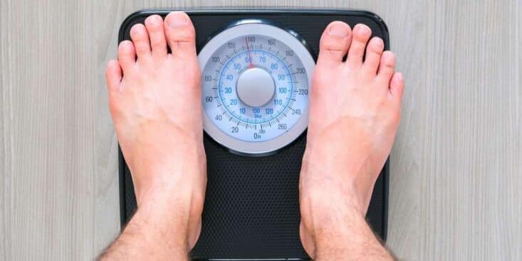 Perte de poids après 50 ans: les meilleures astuces d'une coach pour perdre du ventre et affiner la taille