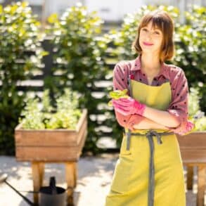 Bricolage extérieur : transformez vos poubelles en mini-jardin ultra design cet été