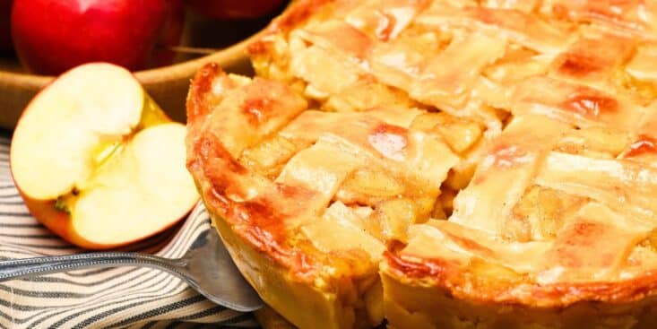 Julie Andrieu : sa recette de tarte aux pommes revisitée qui change vos desserts du quotidien