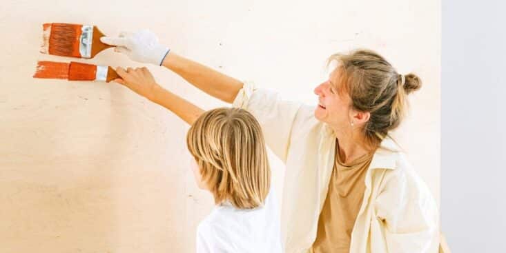 Repeindre un mur sans traces : 7 astuces de pros pour un résultat parfait chez vous