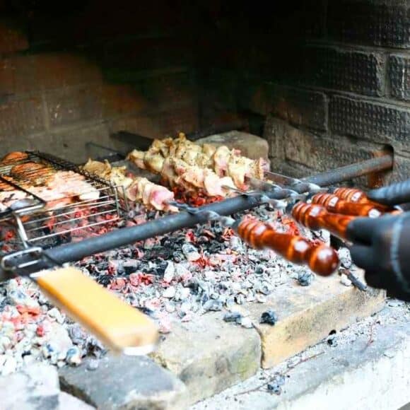 Barbecue : frottez votre grille avec un demi-oignon pour éviter que la viande n'accroche
