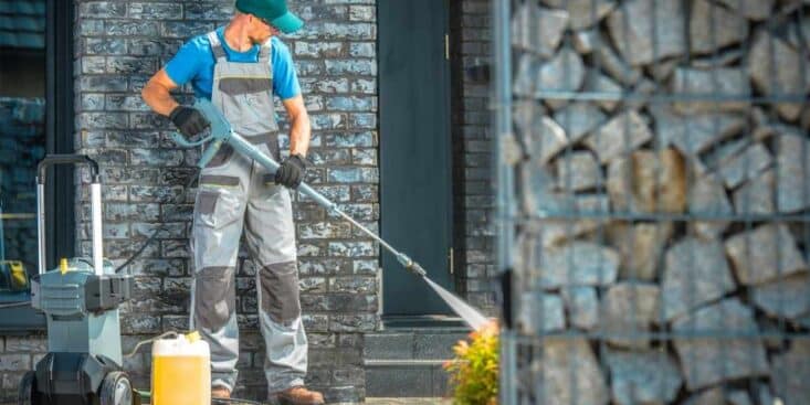 Karcher sur vos dalles au printemps : voici ce que cette habitude fait vraiment à votre terrasse