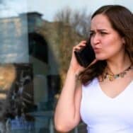 Objets sur votre palier : le syndic peut vous envoyer en justice et vous faire payer des dommages et intérêts