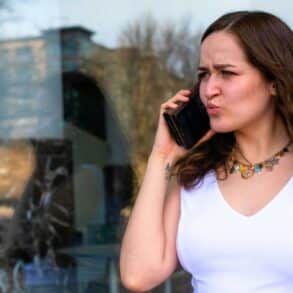 Objets sur votre palier : le syndic peut vous envoyer en justice et vous faire payer des dommages et intérêts