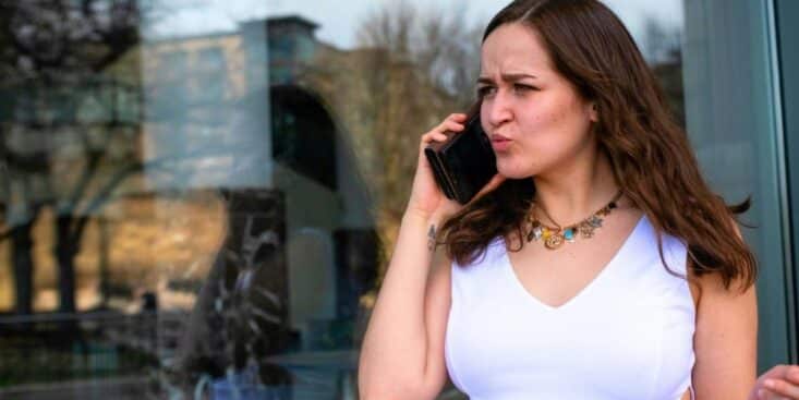 Objets sur votre palier : le syndic peut vous envoyer en justice et vous faire payer des dommages et intérêts