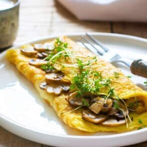 Omelette aux champignons : Etchebest révèle le geste que tout le monde rate pour la rendre moelleuse