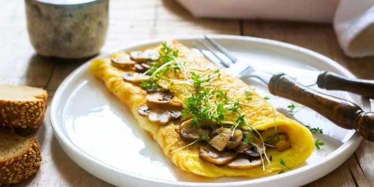 Omelette aux champignons : Etchebest révèle le geste que tout le monde rate pour la rendre moelleuse