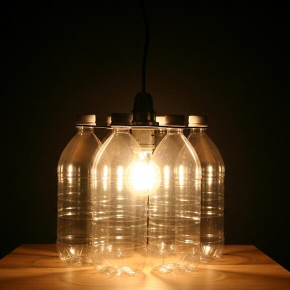 SoonNight - J'ai glissé un enduit sur trois bouteilles vides et personne ne devine ce qui se cache dans ma nouvelle lampe scandinave