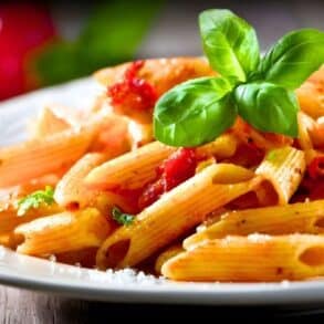 Pâtes savoureuses : la règle 10-100-1000 d'un chef italien pour saler parfaitement votre eau de cuisson