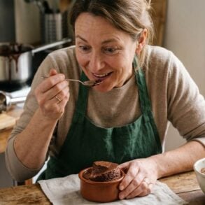 Soonnight - « 0 beurre, 0 farine, 0 œuf » : ce gâteau sans beurre à deux ingrédients cache une texture qu'on ne voit pas venir