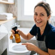 Soonnight - « Mes WC sentaient mauvais malgré le nettoyage » : cette femme de ménage de l'hôtellerie révèle son mélange maison anti-tartre