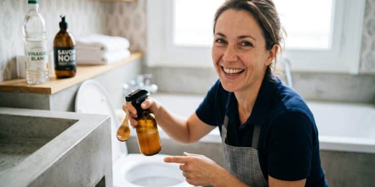 Soonnight - « Mes WC sentaient mauvais malgré le nettoyage » : cette femme de ménage de l'hôtellerie révèle son mélange maison anti-tartre