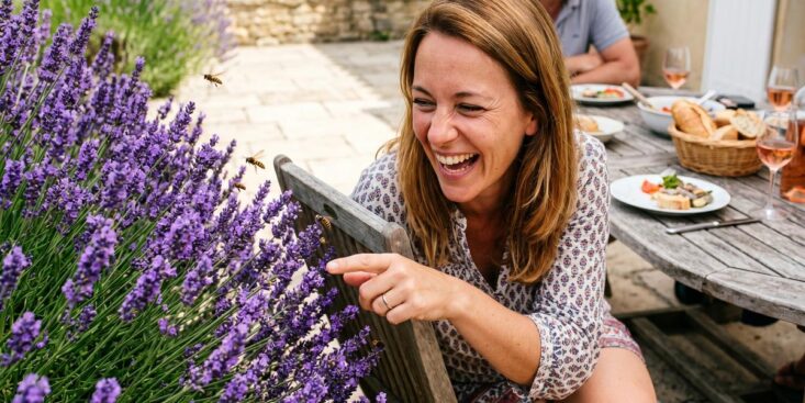 Soonnight - Fini les guêpes près de la terrasse : l'endroit où vous ne devez jamais planter votre lavande
