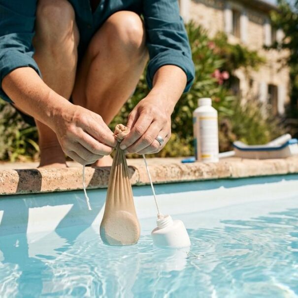 SoonNight - Fini les algues qui verdissent la piscine dès la canicule : ce geste tout simple change vraiment l'été