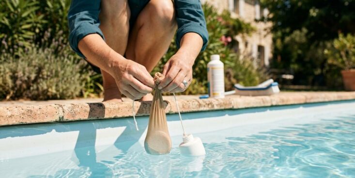 SoonNight - Fini les algues qui verdissent la piscine dès la canicule : ce geste tout simple change vraiment l'été