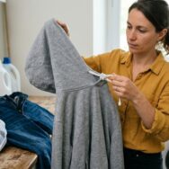 SoonNight - Fini les cordons perdus et les trous dans le linge : les gestes à faire juste avant chaque lessive