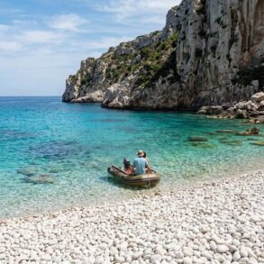 SoonNight - Cette crique sarde aux galets blancs vient d'entrer dans le top des plus belles plages d'Europe