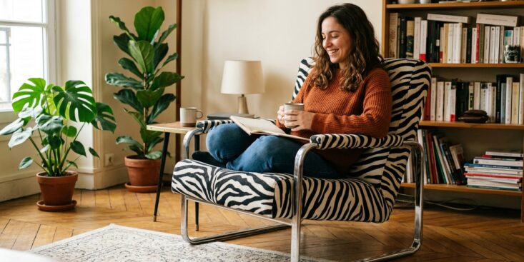 SoonNight - Ce fauteuil zèbre chrome de JYSK fait le buzz et détrône IKEA pour la rentrée