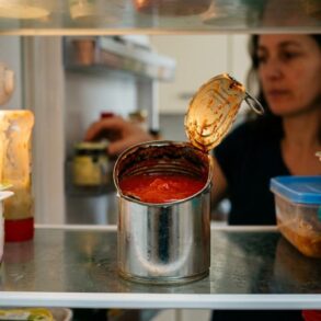 Soonnight - Laisser une boîte de conserve ouverte au frigo accélère la lixiviation des métaux vers vos aliments