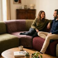 Soonnight - Les fauteuils traditionnels perdent du terrain face aux canapés modulables courbes vus à Maison&Objet 2026